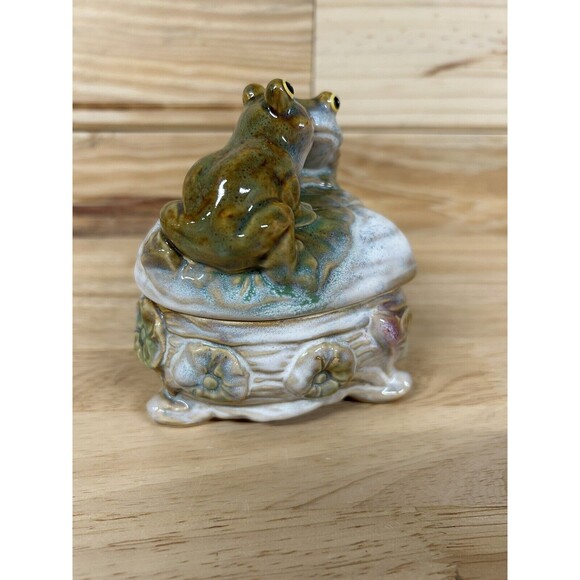 Kissing Frogs Ceramic Trinket Box With Lid Shiny Lusterware Finish - Picture 2 of 11